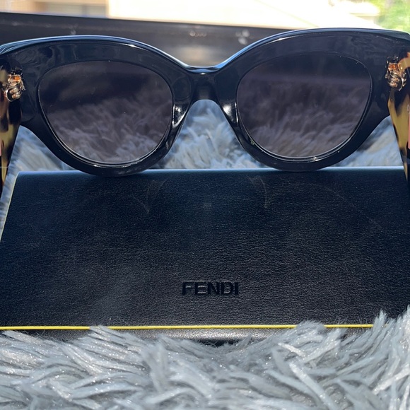 FENDI Sunglasses - Picture 4 of 9
